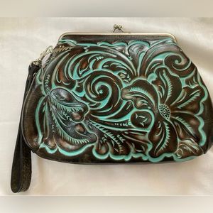 NWOT Patricia Nash Savena Turquoise Leather Wristlet Clutch Purse Kiss Lock!